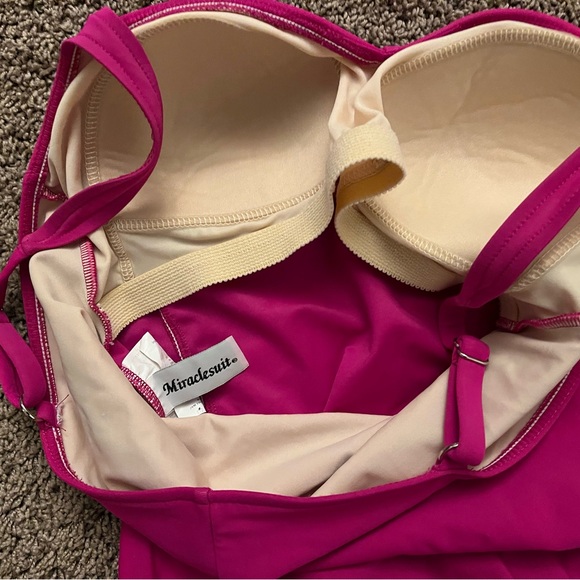 EUC - Miraclesuit One Piece Ruched Bathing Suit - Picture 4 of 4